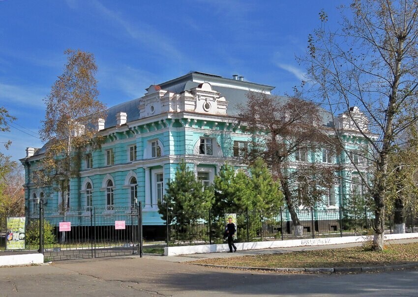 Благ ркц благовещенск. Старые дома рёлочного Благовещенск. Благовещенск улицы в центре. Благовещенск ЦЭС фото. Торговый дом Чурин и ко Благовещенск.