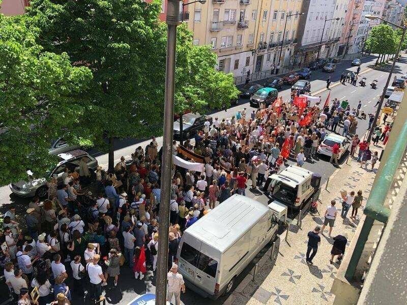 Попытка бандерлогов помешать шествию Бессмертного полка в Лиссабоне вылезла им боком