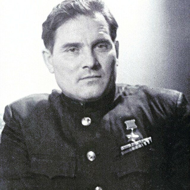 Девятаев Михаил Петрович 08.07.1917 - 24.11.2002 