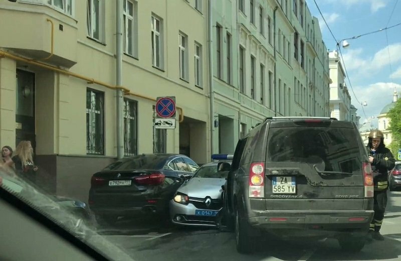 Авария дня.  Столкновение с машиной полиции в центре Москвы