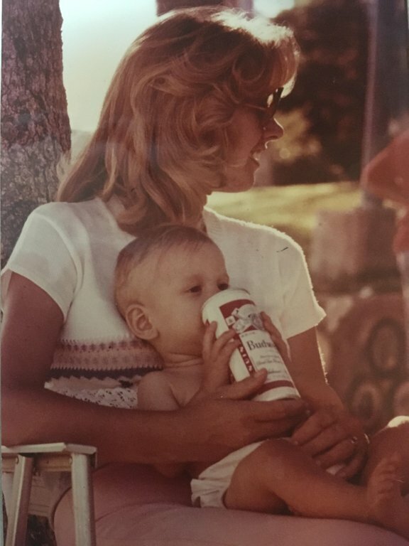 21. "Моя мама демонстрирует родительские навыки в 1978 году"