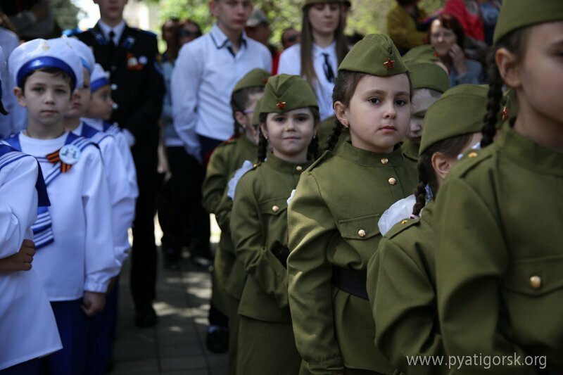 Кроме парада дети спели песню "Катюша" и прочитали стихи о Великой Отечественной войне.