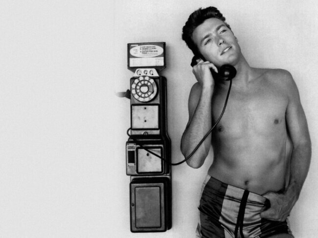 Клинт Иствуд у телефона, 1956 г.