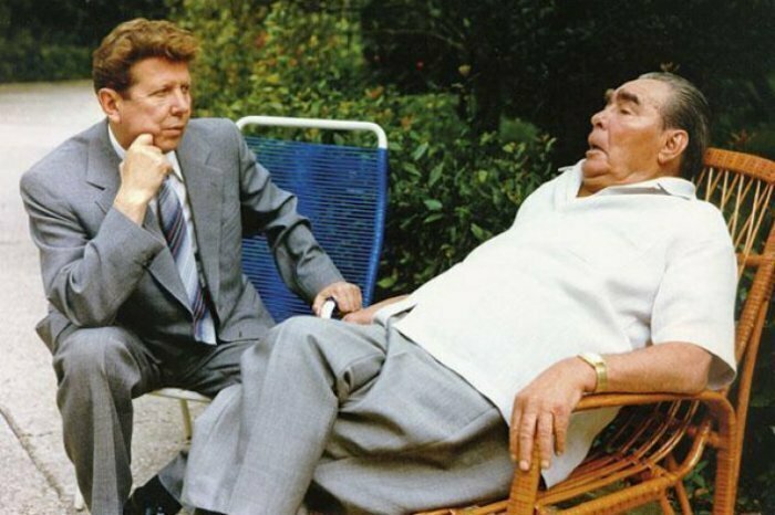 Букет болезней Брежнева: проблемы со связной речью, дикцией, координацией движения