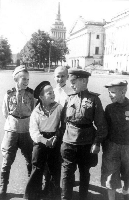 Юные защитники Ленинграда. 1945 год