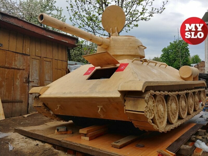 Тульский умелец смастерил деревянный танк весом в тонну