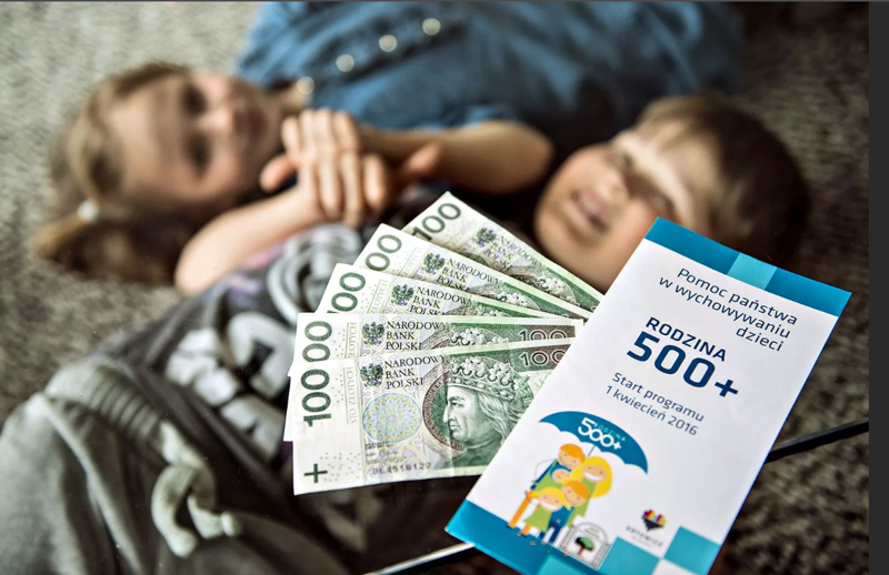 В Польше с 1 июля все несовершеннолетние смогут получать по 130 долларов в месяц