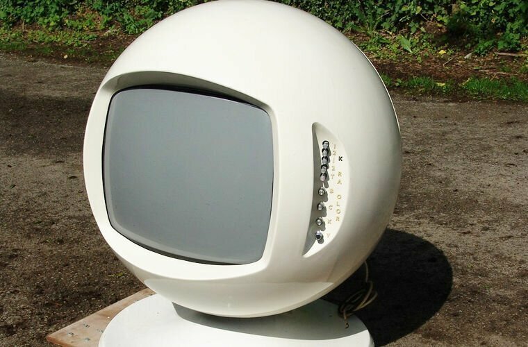 На этом космическая мода не кончилась. В конце 1960-х появился Keracolor Sphere. Телевизор был не только цветным, но и похожим на шлем астронавта. Выпускался с 1968 по 1977 годы
