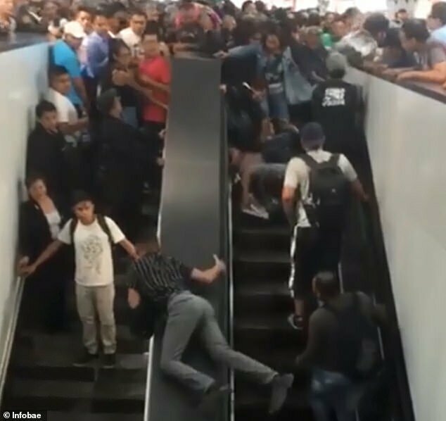 Видео: ЧП на эскалаторе в Мехико
