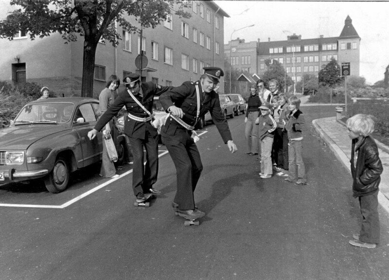 Шведские копы высекают на скейтах, 1976 год.