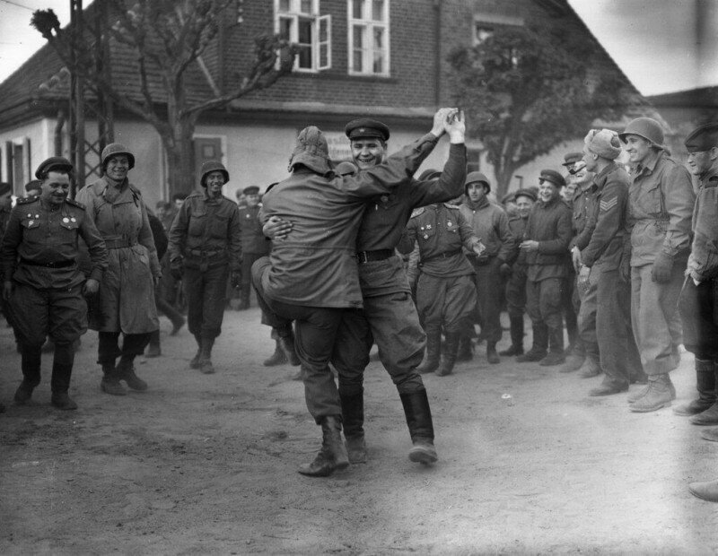 Когда пушки смолкли начались танцы. 1945