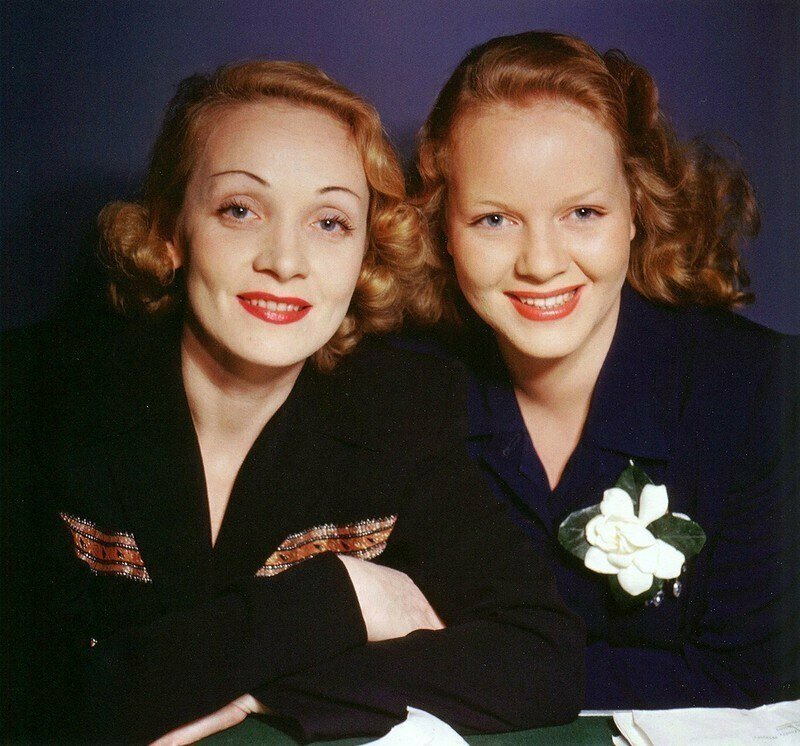 Марлен Дитрих и её дочь Мария, 1940-е.