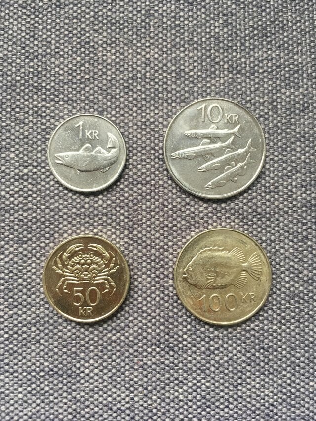16. На монетах изображены морские животные
