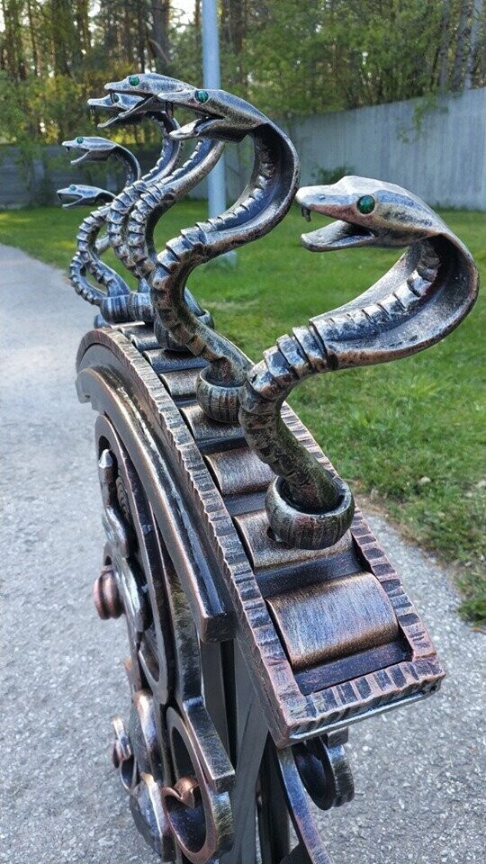Кованая стойка для шампуров в виде змей