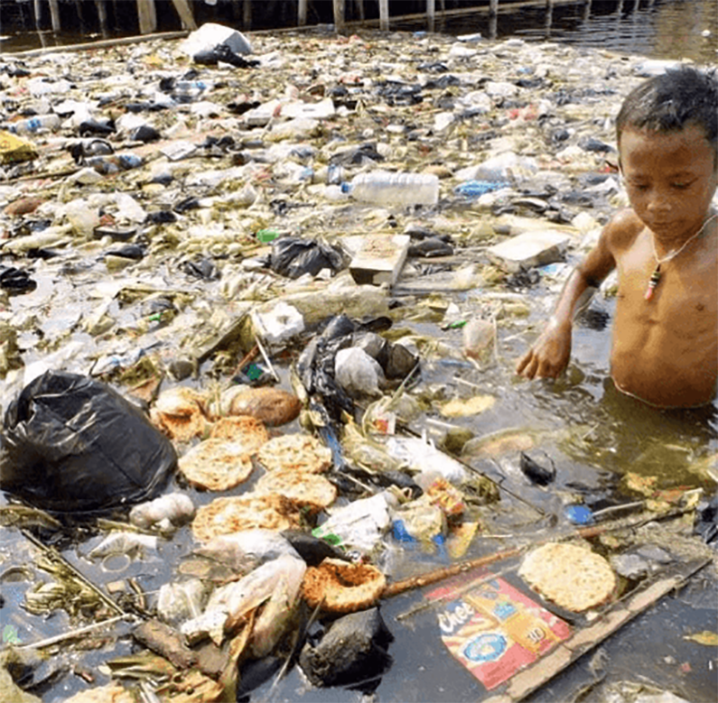 Вот наглядный пример, во что может превратиться мировой океан, если люди не перестанут выбрасывать в него мусор.