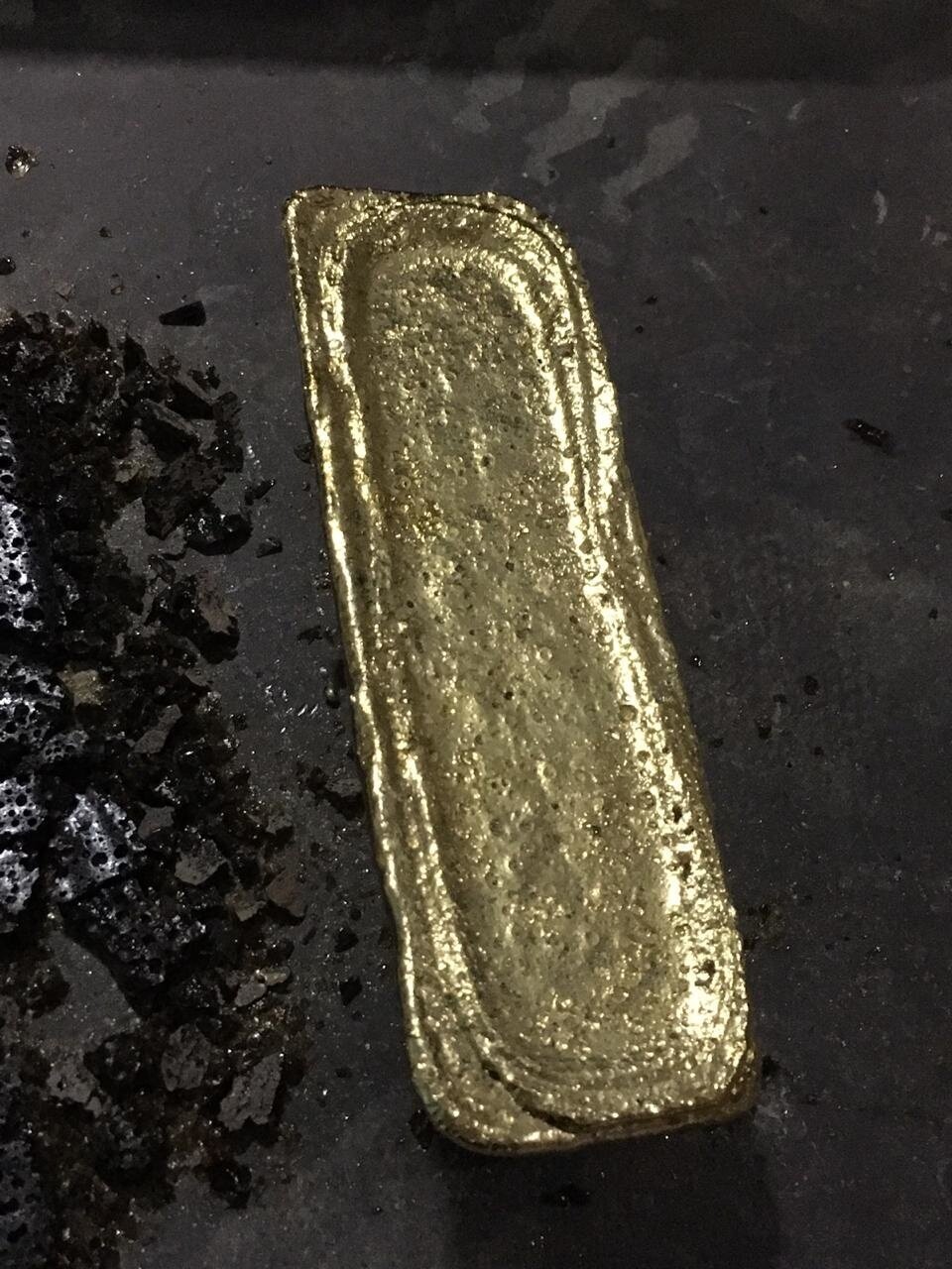 Первый слиток золота