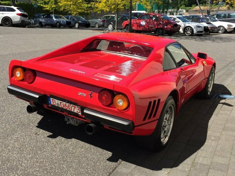 Жертвой похитителя из Дюссельдорфа стал автомобиль Ferrari 288 GTO 1985 года выпуска.