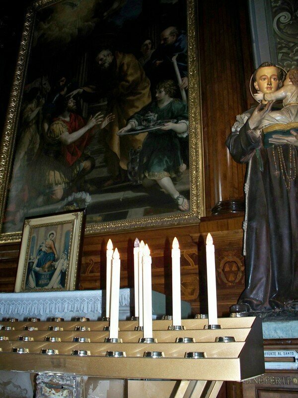 Свечки в католическом храме