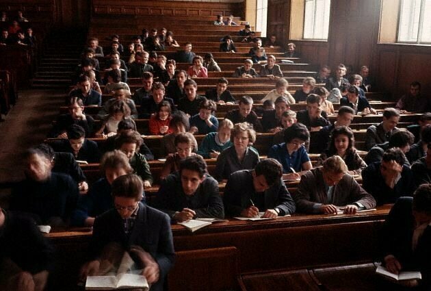 На лекции. МГУ, 1964