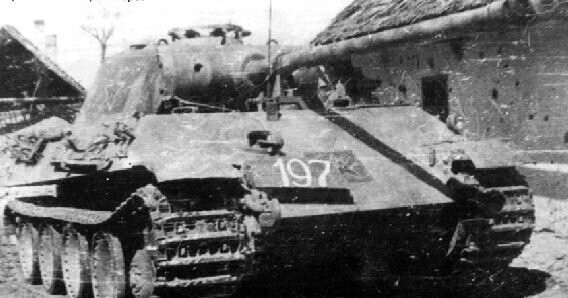 Немецкий трофейный танк Pz.V Panther с советскими звездами