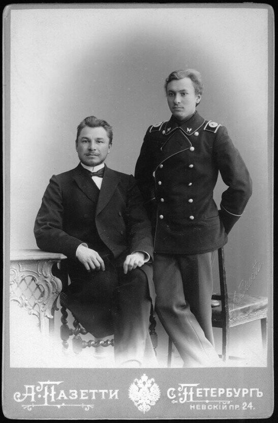 Фёдор Крюков (слева) со своим братом Александром