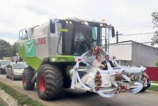9. Транспорт на сельских свадьбах всегда был необычным