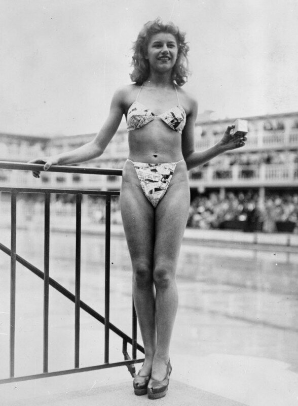 Мишлин Бернардини — французская стриптизёрша, единственная, кто согласилась сфотографироваться в бикини в 1946 году.