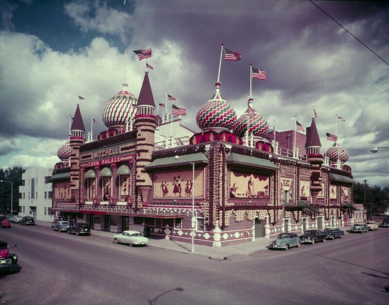 Кукурузный дворец "Corn Palace", г.Митчелл, Южная Дакота,США. 1955