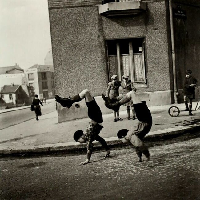 Братья, Париж, 1934 (фото: Робер Дуано)