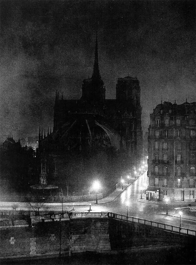 Нотр-Дам после полуночи, 1930 (фото: Брассай)