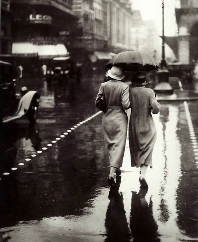 Дождливый день, Париж, 1934 (фото: Брассай)