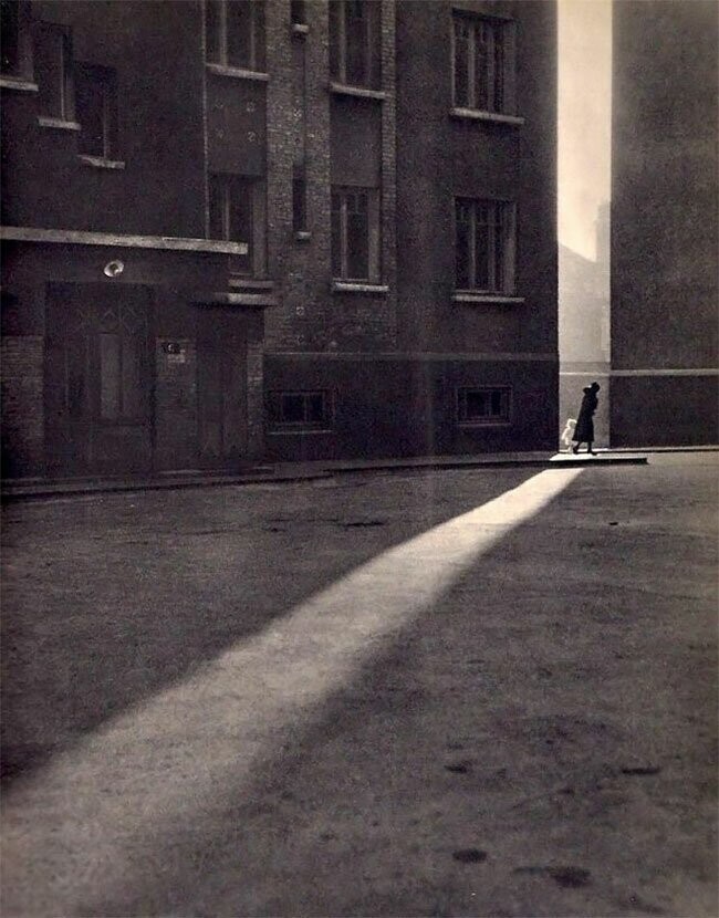Парижская улица, 1935 (фото: Гилберт де Шамбертран)