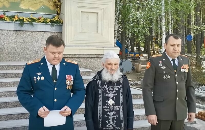 Русские офицеры вместе с отцом Сергием выступили против СНИЛС и геев