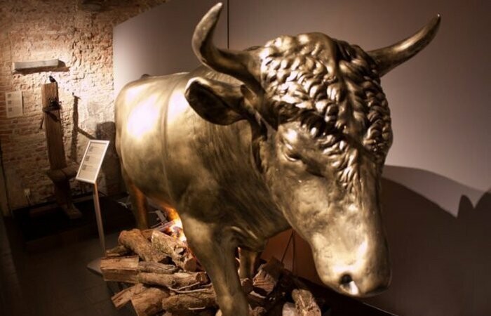 Медный бык — самое ужасное в истории устройство для пыток, придуманное греками