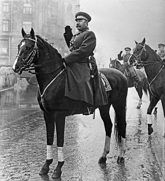 Маршал Семен Буденный на параде 7 ноября 1947 года на Красной площади