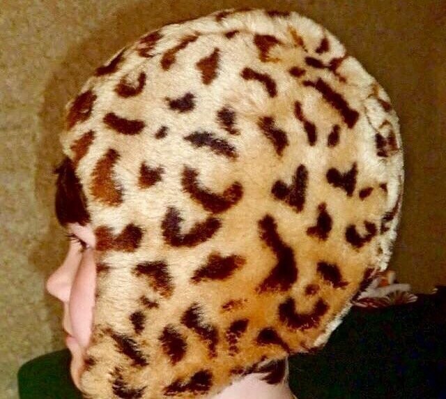  3. Модная шапка леопардовой расцветки