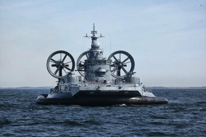 «Зубр» на воздушной подушке вернулся в состав Балтийского флота