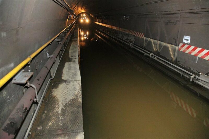 Омское метро решили залить водой