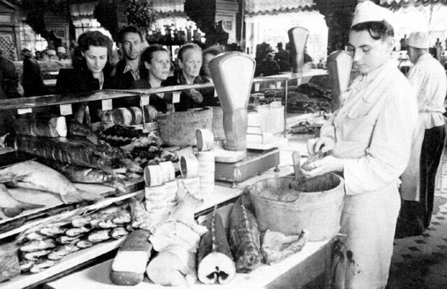 Граждане СССР ели мясо почти даром, а деликатесную рыбу скармливали кошкам