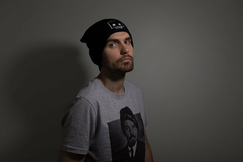 Noize MC провел открытый урок музыки в школе