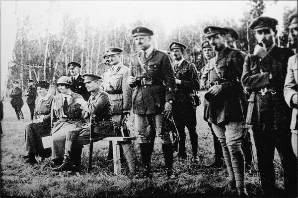 Мундир английский, погон французский, табак японский, правитель омский