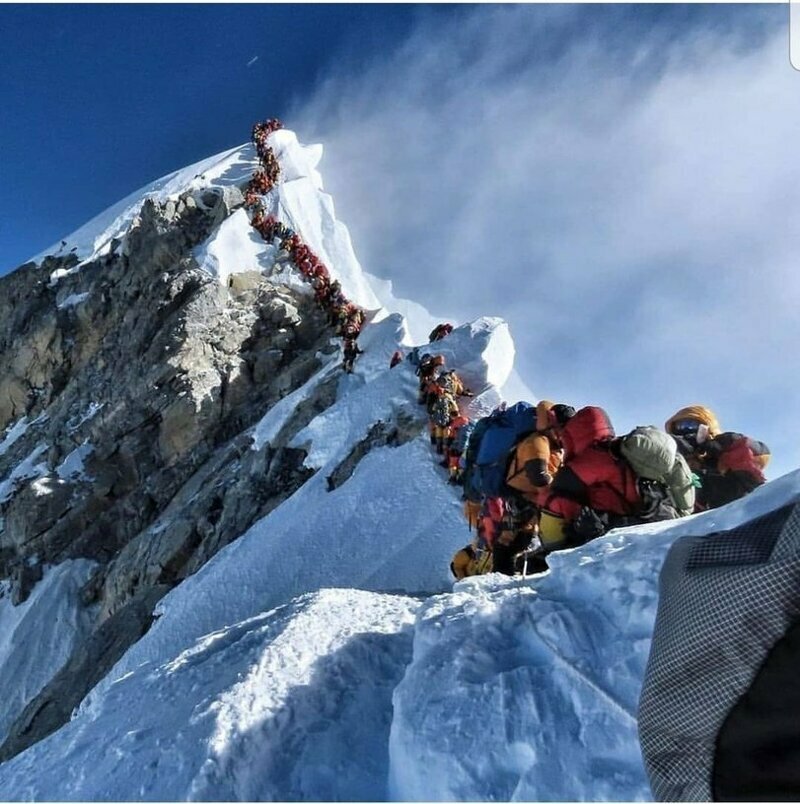 Погибнуть в очереди на Эверест