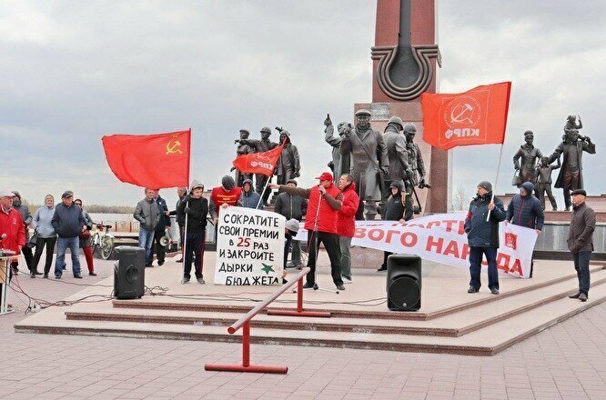 В Нефтеюганске горожане вышли на митинг против повышения «гаражного налога» в 25 раз