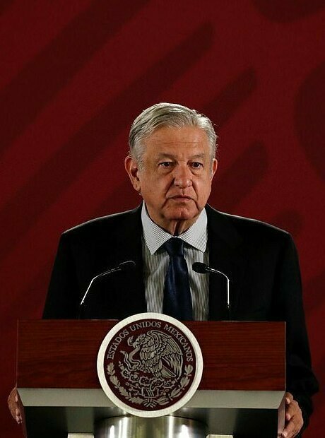 Президент Мексики решил стать Робин Гудом