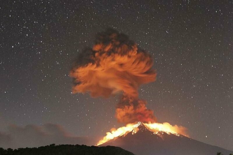 На Бали в течение практически 5 минут извергался вулкан Агунг