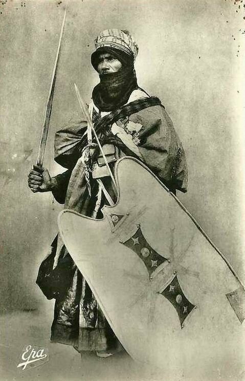 Воин туарег в полном боевом облачении
