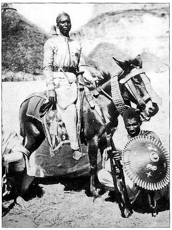 Эфиопские воины, около 1880 года. Поразило их облачение и босые ноги