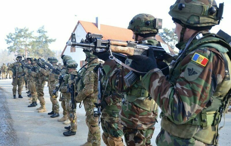 Украинцам и молдаванам возможно придется служить в румынской армии