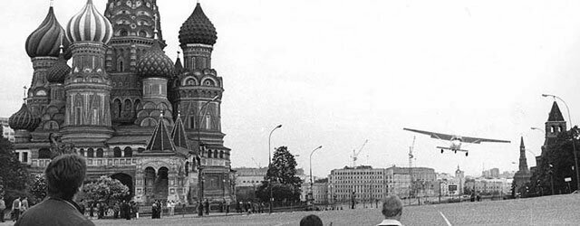 28 мая 1987 — на Красной площади в Москве приземлился спортивный самолёт Матиаса Руста