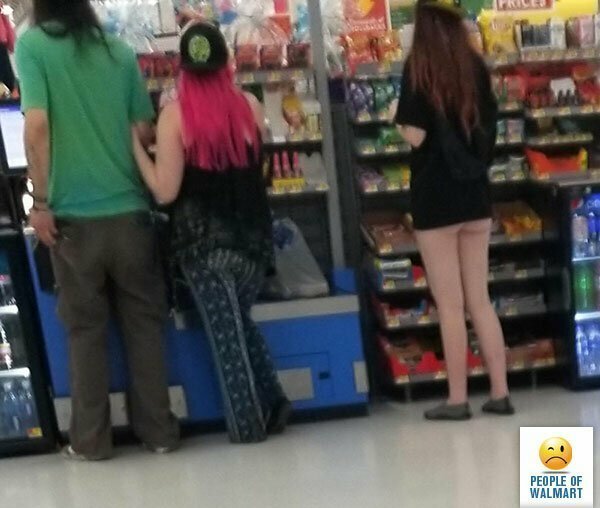 Эти люди просто пришли за покупками в американский супермаркет Walmart